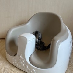 【引き渡し決定しました】おしゃれでシンプル♡ Bumbo バンボマルチシート サンドベージュ 【ベビーシート ローチェア 長くつかえる お食事チェア 専用トレイ付き 大人用イス固定ベルト付きの画像