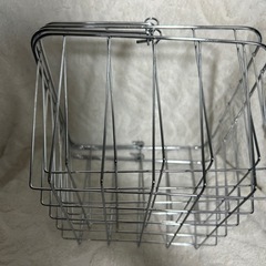 ワイヤーカゴ　２つの画像