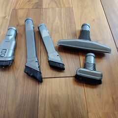 ダイソン掃除機　ＤＣ６３とアタッチメント５種の画像