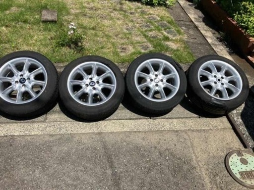 車のパーツ タイヤ、ホイール