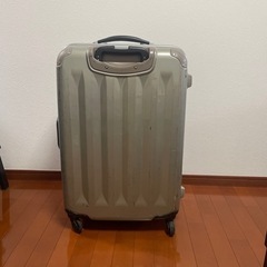 大型スーツケースの画像