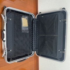 大型スーツケースの画像