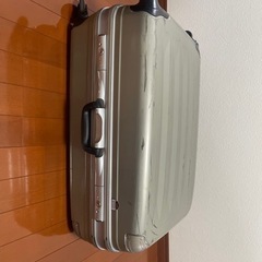 大型スーツケースの画像
