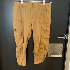 カーゴパンツ風膝下ショートパンツ