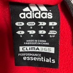 adidasフリースの画像