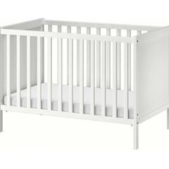 カナダのIKEA ベビーベッド 2段階高さ調整、引き出し付きは