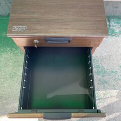 【美品】OKAMURA  オカムラ　脇机　木目　キャスター付き　の画像