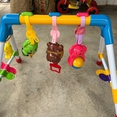 おもちゃ　ベビージム　つかまり立ち