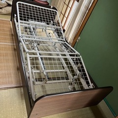 電動昇降機能付き　パラマウントベッド