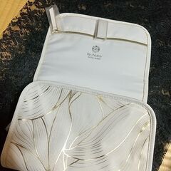 大容量トラベルポーチ 非売品 エスティローダー リニュートリブの画像