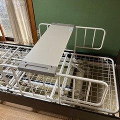 電動昇降機能付き　パラマウントベッドの画像