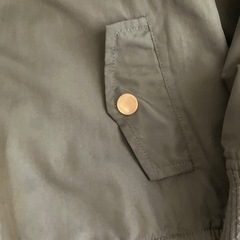 120カーキアウターの画像
