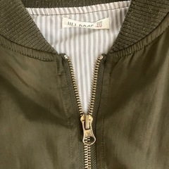 120カーキアウターの画像