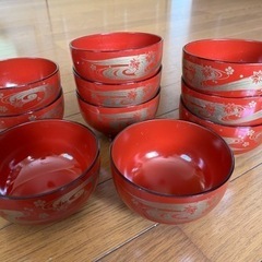　朱塗りの汁椀