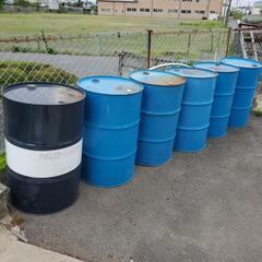 空、オイルドラム缶　DIYに。(一本の値段)残り3本。の画像