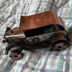ブリキの車
