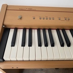 お買い得！Roland  F-100 電子ピアノの画像