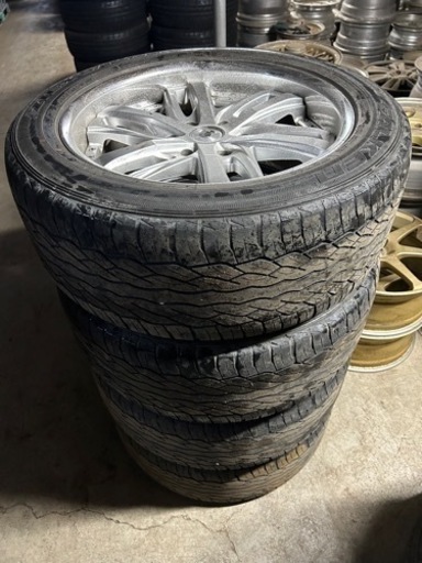 車のパーツ タイヤ、ホイール