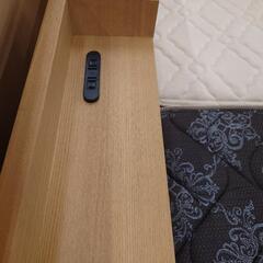 【シングルベッド】シングルベッド 関家具 寝室家具 引き出し付き コンセント付き:ナチュラルの画像