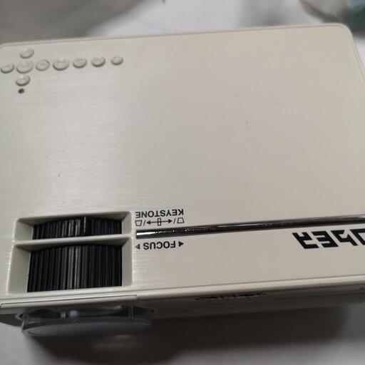 LEDプロジェクター　HDMI対応ホームシアターに