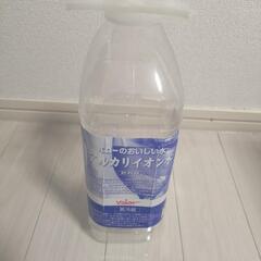 バローのアルカリイオン水の容器とカードの画像