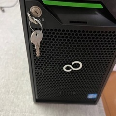 fujitsuタワー型サーバー　windows2012 stdの画像