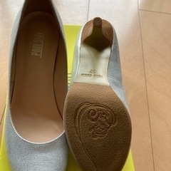 【ほぼ未使用】シルバーカラーの靴の画像