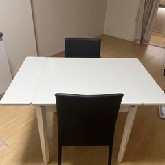 ニトリ 拡張式 
ダイニングテーブルセットの画像