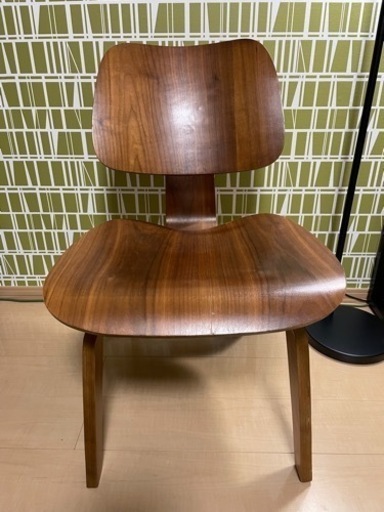 イームズ　プライウッド ダイニングチェア　DCW