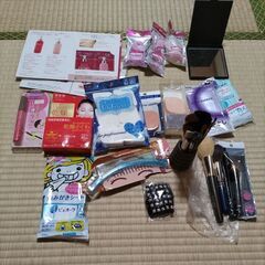 お化粧 用品 色々 パフ ハケ メイク落とし うるおいマスク 白...