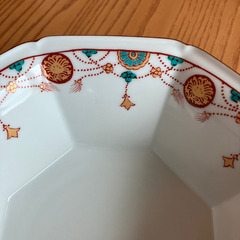 九谷焼　金山窯　八角鉢　赤絵瓔珞紋　白粒鉄仙　大鉢　菓子鉢　金彩の画像