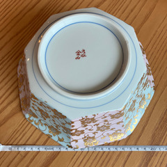 九谷焼　金山窯　八角鉢　赤絵瓔珞紋　白粒鉄仙　大鉢　菓子鉢　金彩の画像