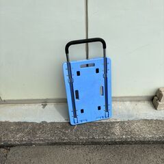 中古品　樹脂製折り畳み台車