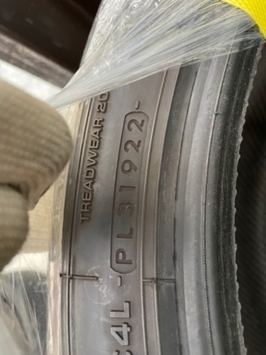 車のパーツ タイヤ、ホイール