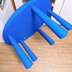 IKEA MAMMUT マンムット 子ども用テーブル, 室内/屋外用 ブルー 403.651.87の画像