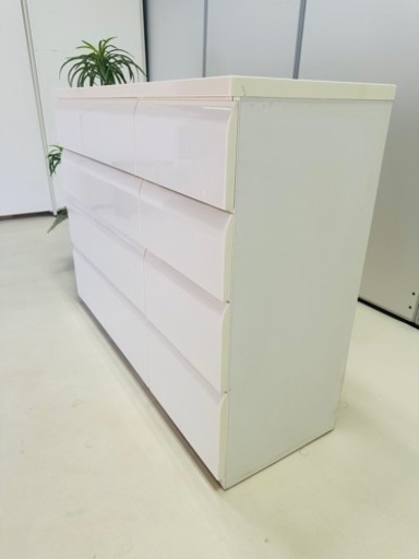 ニトリ。チェスト白完成品ローチェストタンス