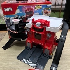 トミカ　変形ファイヤーステーション　動作確認済み
