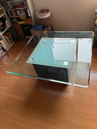 ガラステーブル