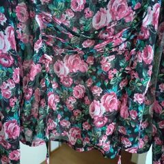 花柄ブラウス