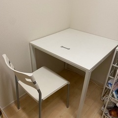 IKEAで買った机　MELLTORP メルトルプ