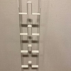 ★処分予定★【定価6,122円】掃除機スタンド　ダイソン可　山崎実業　ホワイトの画像