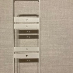 ★処分予定★【定価6,122円】掃除機スタンド　ダイソン可　山崎実業　ホワイトの画像