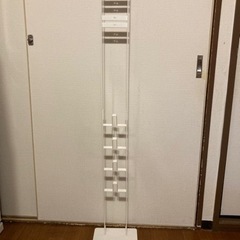 ★処分予定★【定価6,122円】掃除機スタンド　ダイソン可　山崎実業　ホワイトの画像