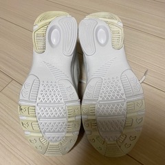 【お値下げ‼️】スニーカー　白の画像
