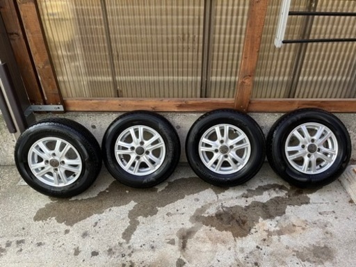 車のパーツ タイヤ、ホイール