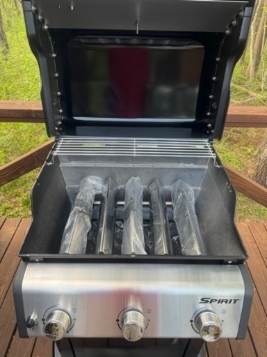 売却済みです (東京23区もしくは山梨県鳴沢村に近い方は配達無料)Weber ウェーバー　BBQ バーベキュー ガスグリル　Spirit E-315 新品 展示品 未使用 日本正規輸入品 日本仕様