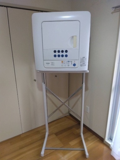 値下げしました　東芝　TOSHIBA 衣類乾燥機と乾燥機ラック