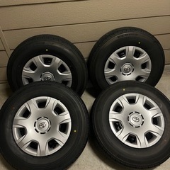ハイエース　純正タイヤ　新品外し