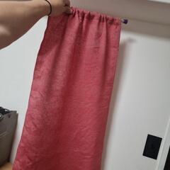 赤いカーテンと突っ張り棒セット