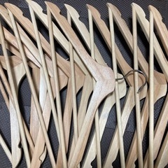 【美品】IKEA イケア　丈夫な木製ハンガー　12本セットの画像